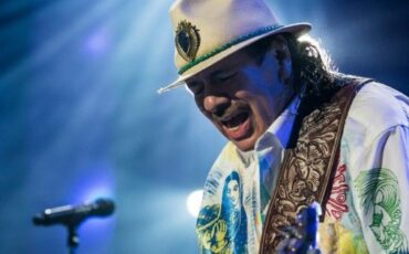 Operan a Carlos Santana por problemas cardíacos